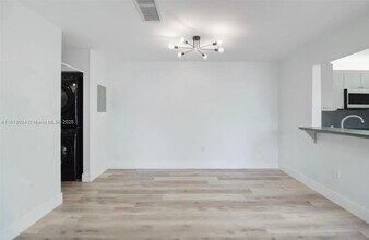 4732 SW 67th Ave in Miami, FL - Building Photo - Building Photo