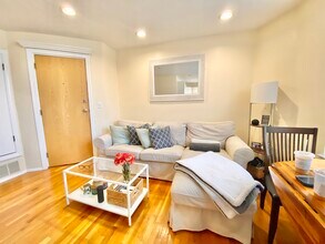 38 Charter St, Unit 8 in Boston, MA - Foto de edificio - Building Photo