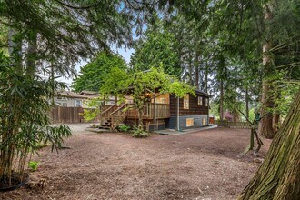 15516 10th Ave NE in Shoreline, WA - Building Photo - Building Photo