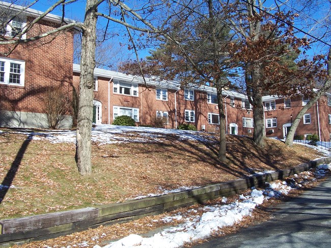 Parkview Heights Apartments in Foxboro, MA - Building Photo - Building Photo