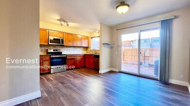 1272 S Crystal Way in Aurora, CO - Building Photo - Building Photo