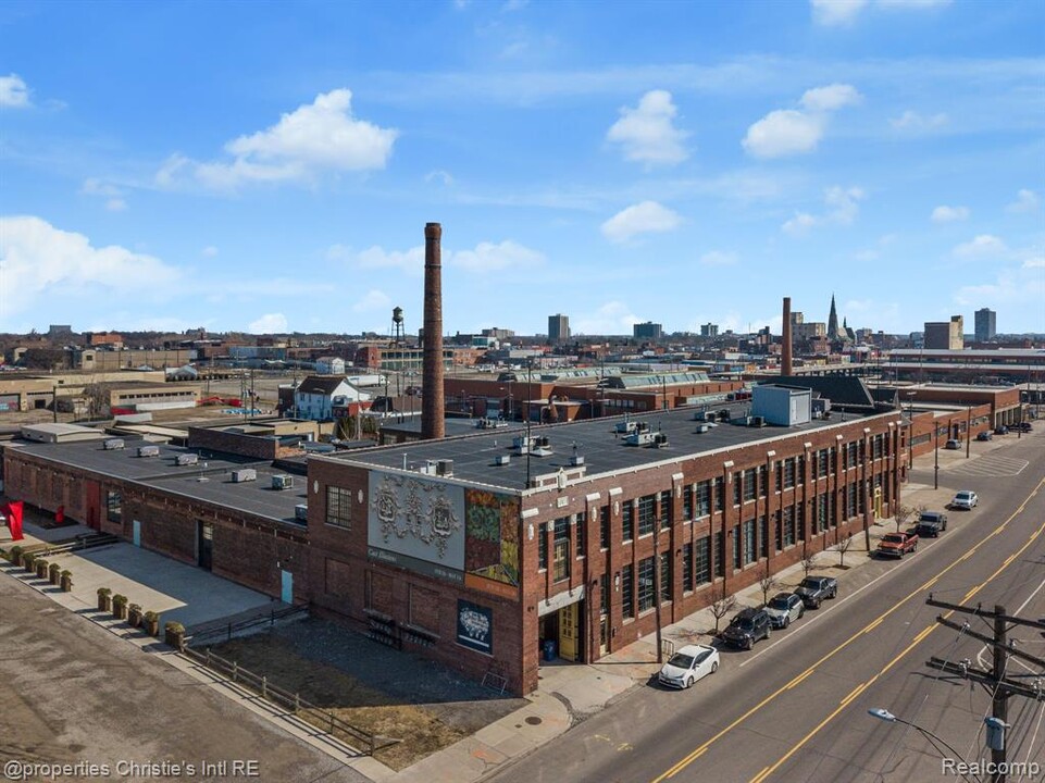 3434 Russell St in Detroit, MI - Foto de edificio