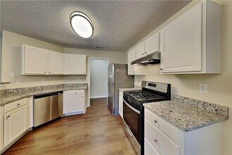 3165 Bellestone Ct in Marietta, GA - Foto de edificio - Building Photo