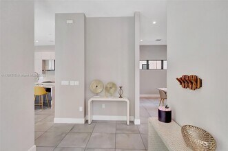 8169 NW 48th Terrace in Doral, FL - Building Photo - Building Photo