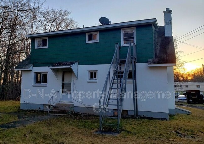 112 Crow Path in Tobyhanna, PA - Building Photo - Building Photo