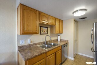 1049 N Granite Reef Rd in Scottsdale, AZ - Building Photo - Building Photo