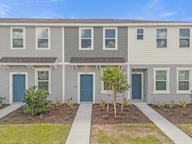 property at 3221 Skyline Lp