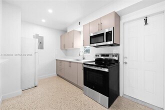 1711 Funston St in Hollywood, FL - Building Photo - Building Photo