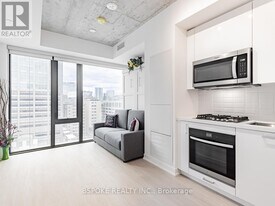 195 McCaul St in Toronto, ON - Building Photo