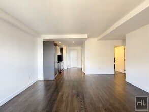 NO fee Sunny 1 bedroom 1 bathroom with was in New York, NY - Building Photo - Building Photo