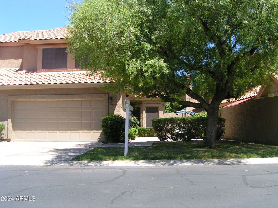 7936 E Joshua Tree Ln in Scottsdale, AZ - Foto de edificio