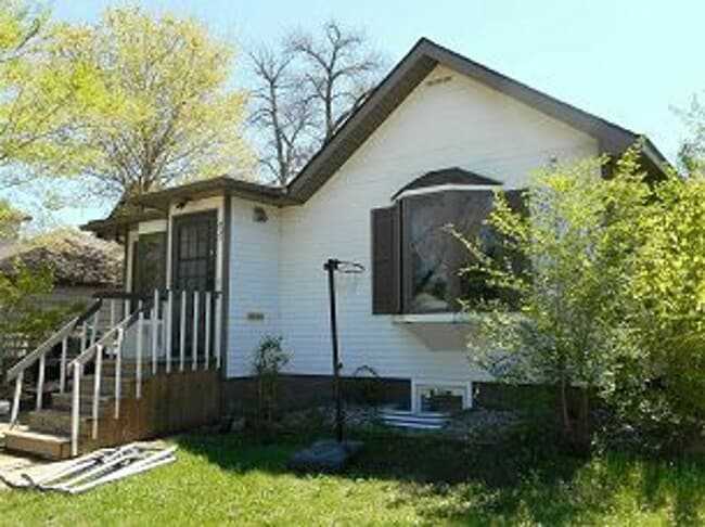 property at 823 3rd St NW