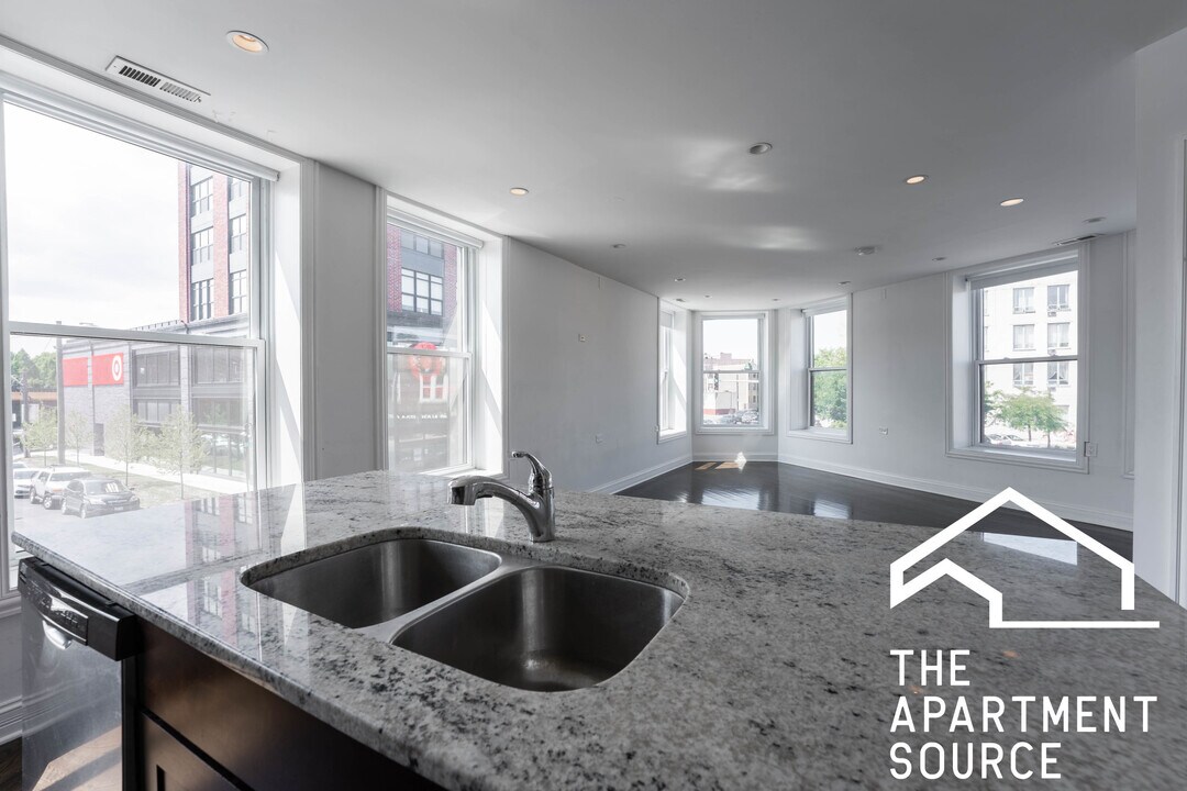 2450 N Milwaukee Ave, Unit 2 in Chicago, IL - Building Photo