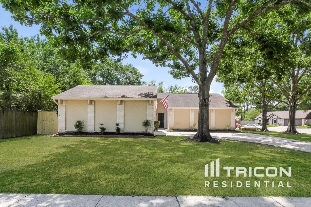 8610 Orchard Ridge Ln in Humble, TX - Building Photo