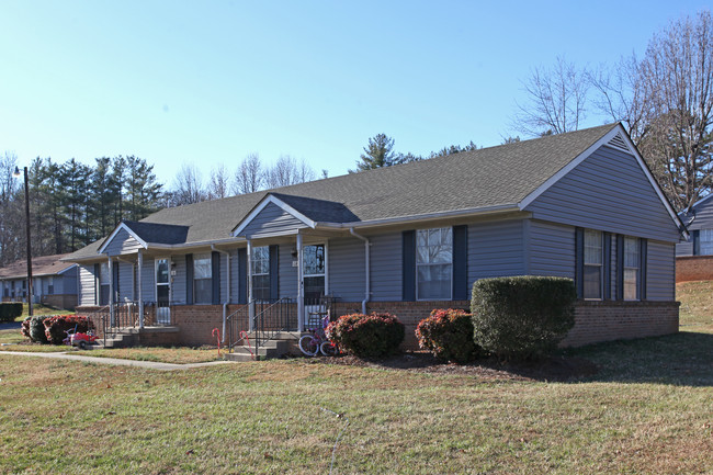 Breeze Hill Apartments in Asheboro, NC - Building Photo - Building Photo