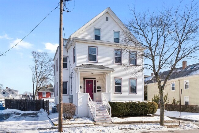 55 Pine St, Unit #2 in Swampscott, MA - Building Photo - Building Photo