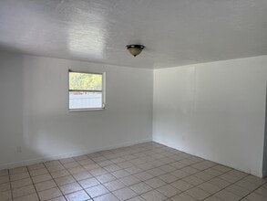 1110 NW 17th Ave in Chiefland, FL - Building Photo - Building Photo