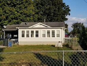 108 Bunnell St in Horse Cave, KY - Building Photo - Building Photo