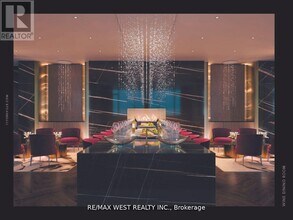 11 Yorkville Ave in Toronto, ON - Building Photo - Building Photo