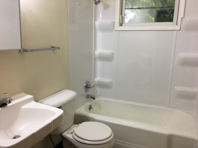 2106 Lake Point Dr-Unit -2 in Madison, WI - Building Photo - Building Photo