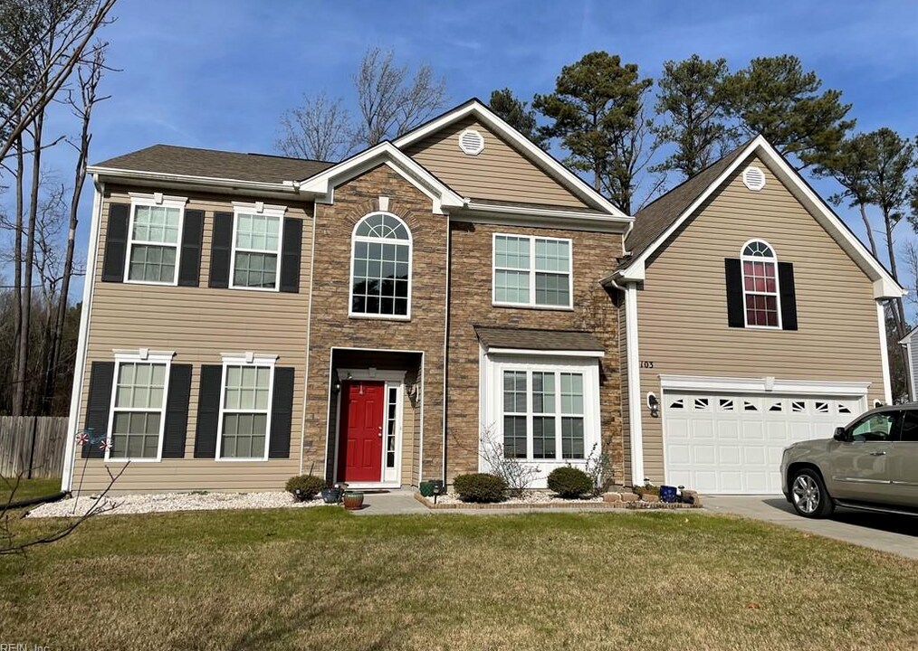 103 Dartmouth Dr in Yorktown, VA - Building Photo