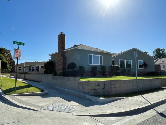 727 Pine Dr in Torrance, CA - Foto de edificio - Building Photo