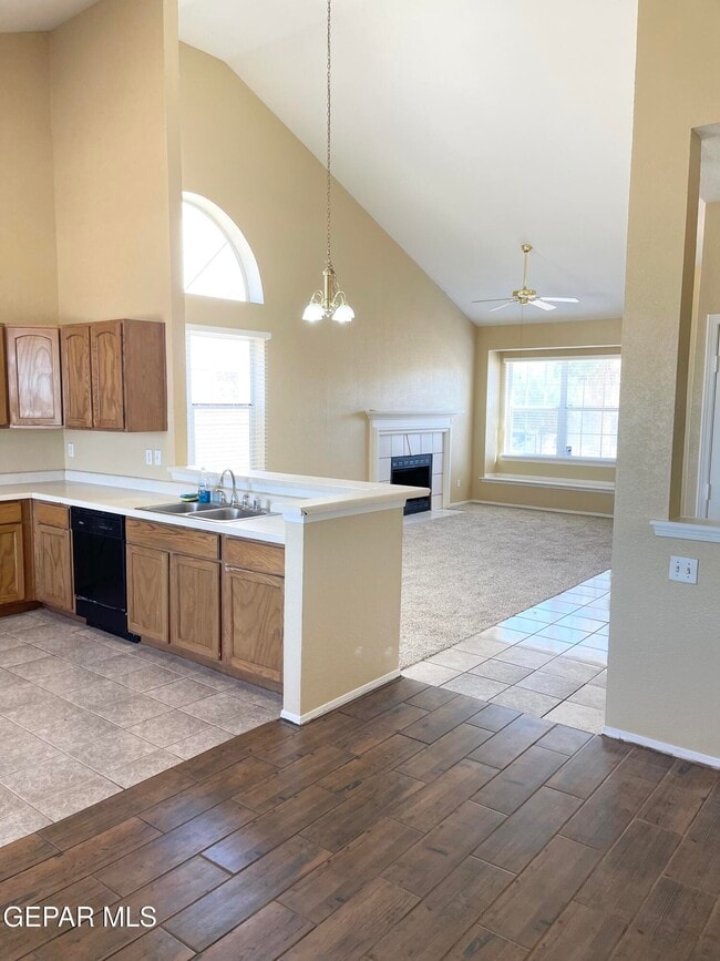 1477 Rudy Montoya Dr in El Paso, TX - Building Photo - Building Photo