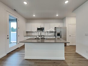 5036 Washington St SE in Olympia, WA - Foto de edificio - Building Photo