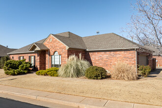 Forest Pointe in Oklahoma City, OK - Building Photo - Building Photo