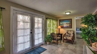 2417 Nihi St, Unit lower level in Honolulu, HI - Building Photo