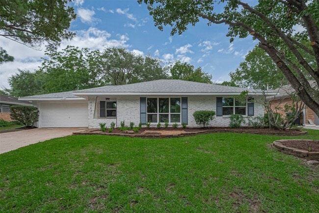 property at 11431 Landsdowne Dr