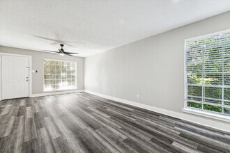 2790 W T C Jester Blvd in Houston, TX - Building Photo - Building Photo