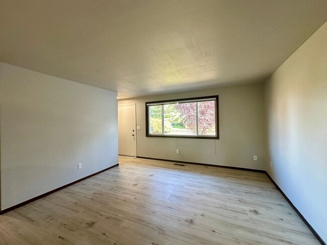 5479 Kalmia Dr NE in Keizer, OR - Building Photo - Building Photo