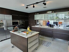 6000 Collins Ave, Unit 528 in Miami Beach, FL - Building Photo - Building Photo