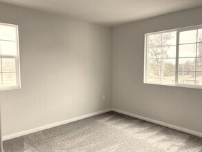 9752 New Frst Ln in Jurupa Valley, CA - Foto de edificio - Building Photo