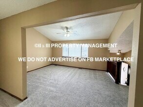 1424 E Mart-Way Cir in Olathe, KS - Building Photo - Building Photo