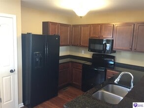 156 Vineland Pl Dr in Vine Grove, KY - Foto de edificio - Building Photo