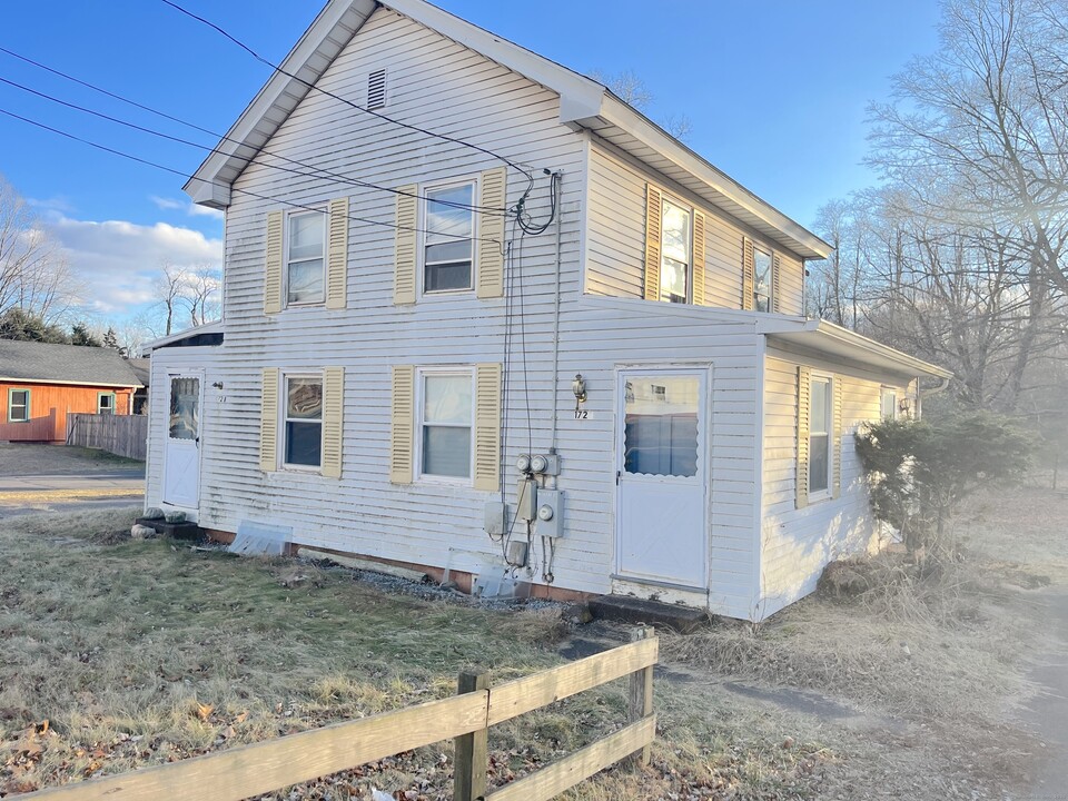 172 Windsorville Rd in East Windsor, CT - Building Photo