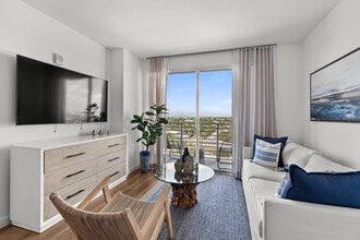 OLD TOWN SQUARE in Pompano Beach, FL - Building Photo - Interior Photo