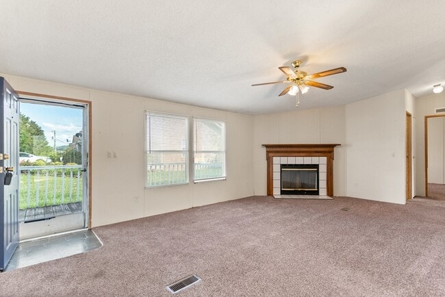 158 Stone Henge Ln in Jacksboro, TN - Building Photo - Building Photo