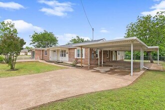 310 Garfield St in McGregor, TX - Building Photo - Building Photo
