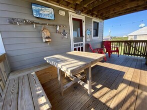 56821 North Carolina Hwy 12 in Hatteras, NC - Building Photo - Building Photo