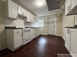 7 Mt Hood Rd, Unit B in Boston, MA - Building Photo - Building Photo