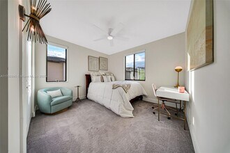 4707 NW 83rd Ct in Doral, FL - Foto de edificio - Building Photo