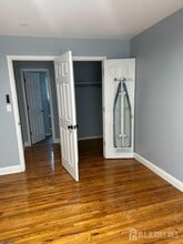 12A Gramercy Gardens Pl in Middlesex, NJ - Building Photo - Building Photo