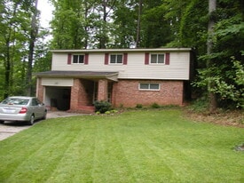 130 Hollyday Ct in Charlotte, NC - Building Photo