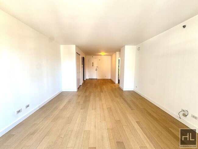 East 39th Street in New York, NY - Building Photo - Building Photo