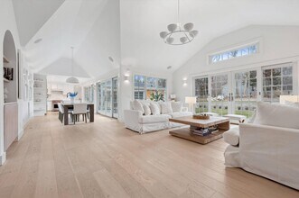 5 Dogwood Ave in Sag Harbor, NY - Building Photo - Building Photo