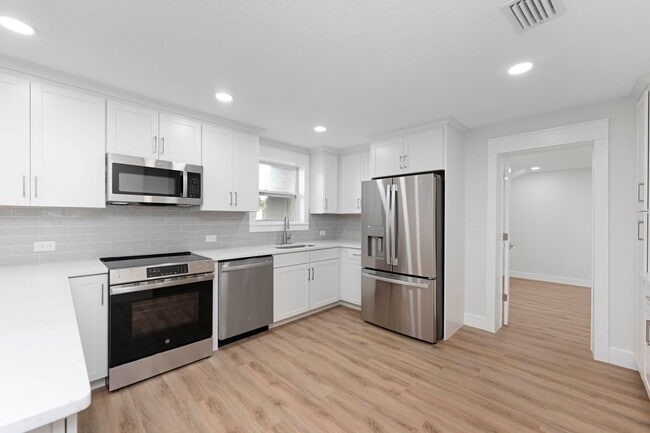 4308 Worth Dr E in Jacksonville, FL - Foto de edificio - Building Photo