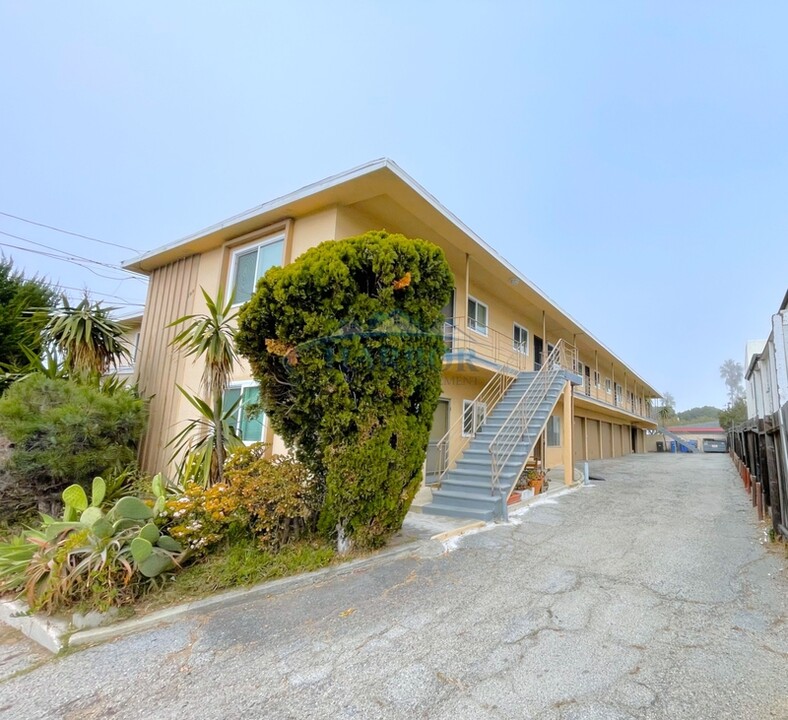 1919 Vanderbilt Ln in Redondo Beach, CA - Building Photo